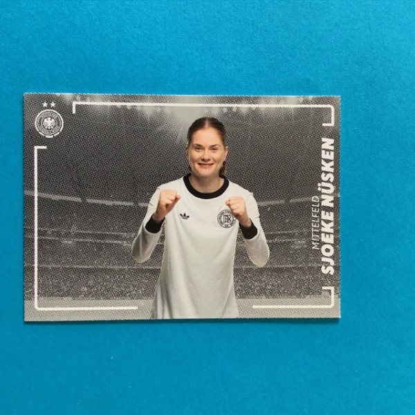DFB Frauen Team-Set 2025 - Nr. VIC-06 ( Sjoeke Nüsken )